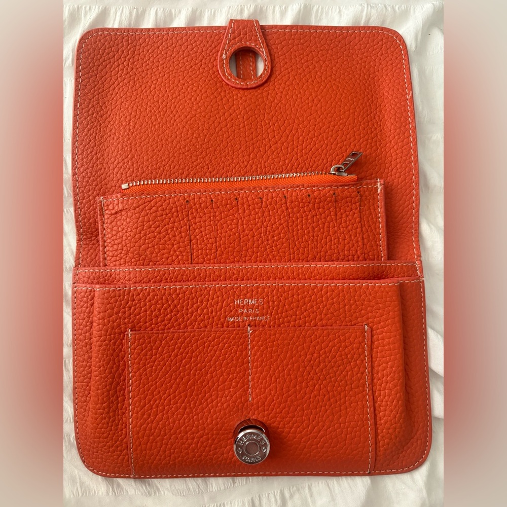 Hermès Orange Pebbled Leather Card Holder with White Stitching